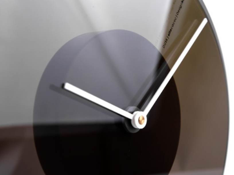 Avtoit | Cool Minimalist Gradient-Changing Wall Clock, for Office, Livingroom, Bedroom and More