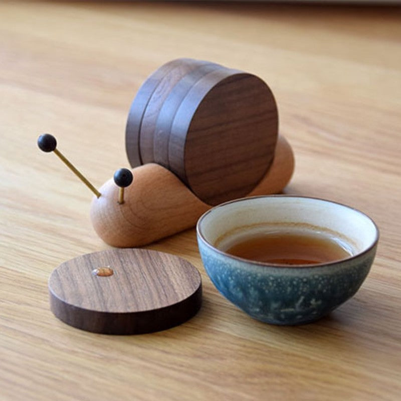 Avtoit | Cute Wood Cup Coaster, with 5 Pieces and Snail-shaped Holder, for Cup, Mug, Bowl & More