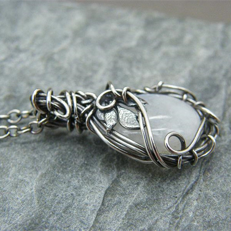 Avtoit | Retro Moonstone Necklace - Selene