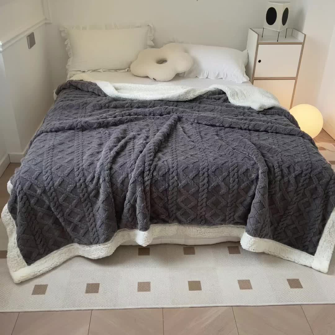 Avtoit | CozyNest - Reversible Fleece Blanket for Fall and Winter