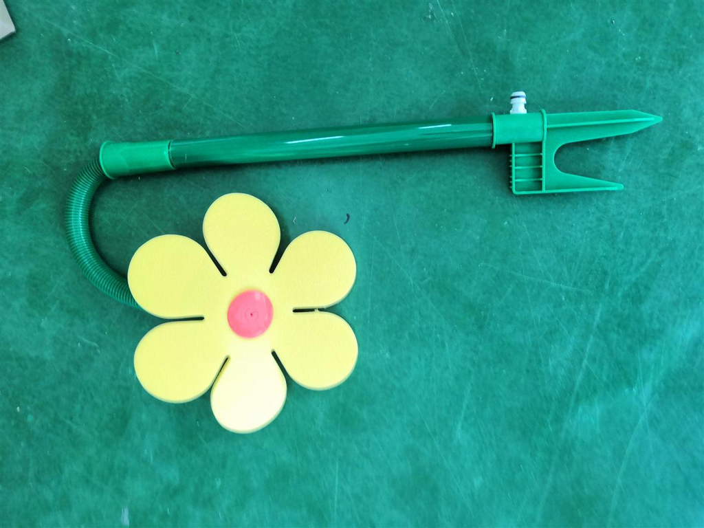 Avtoit | Dancing Daisy Sprinkler – Fun Lawn Sprinkler for Garden and Pets