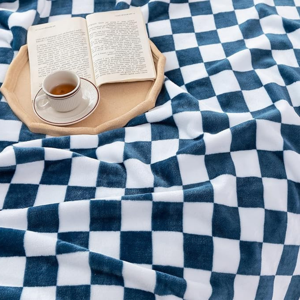 Avtoit | Stylish blanket in checkered pattern for your home