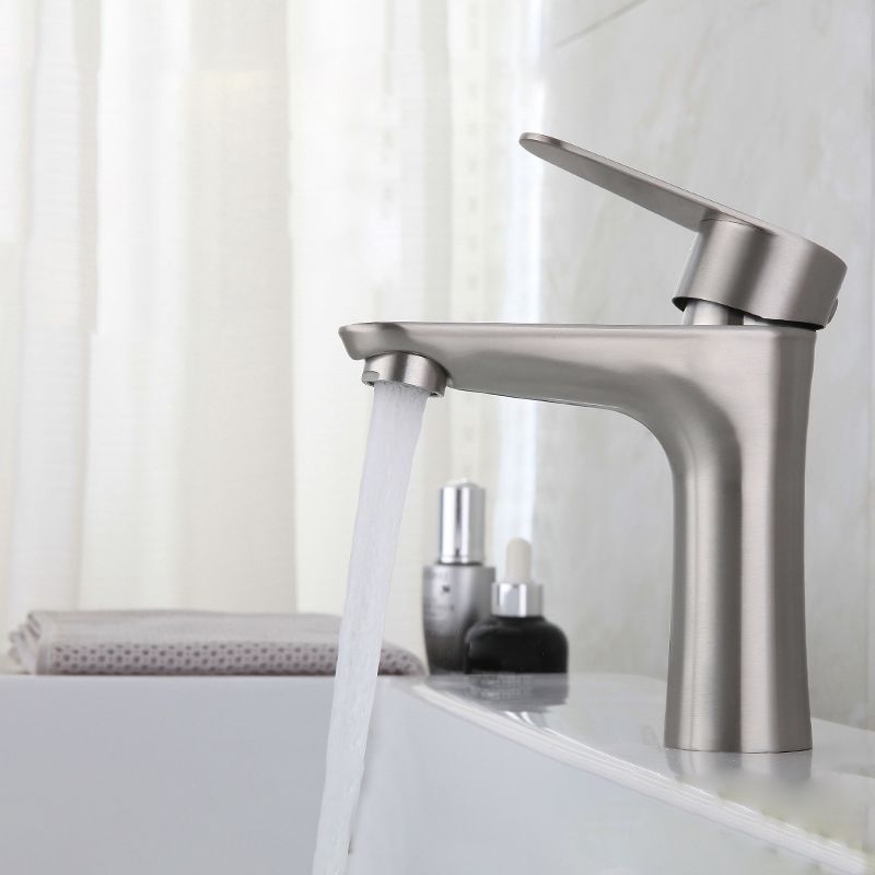 Avtoit | Round Single-Handle Bathroom Faucet Single Hole Sink Faucet in Chrome