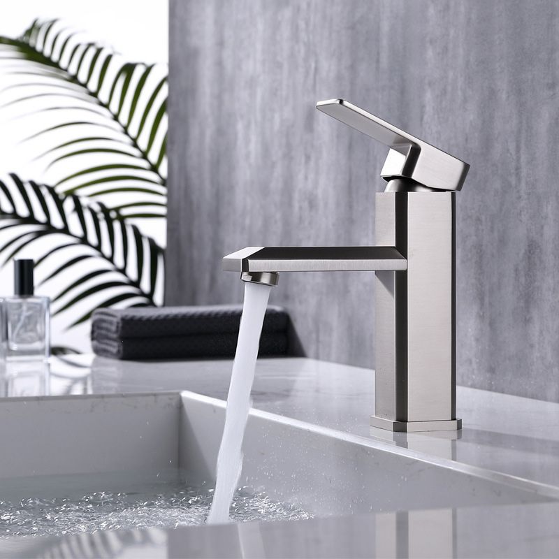 Avtoit | Single Hole Faucet 6.69" H Modern Low Arc Bathroom Faucet