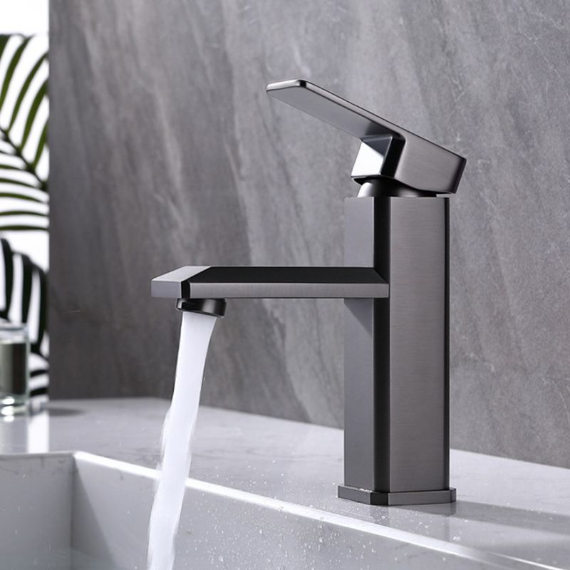 Avtoit | Single Hole Faucet 6.69" H Modern Low Arc Bathroom Faucet