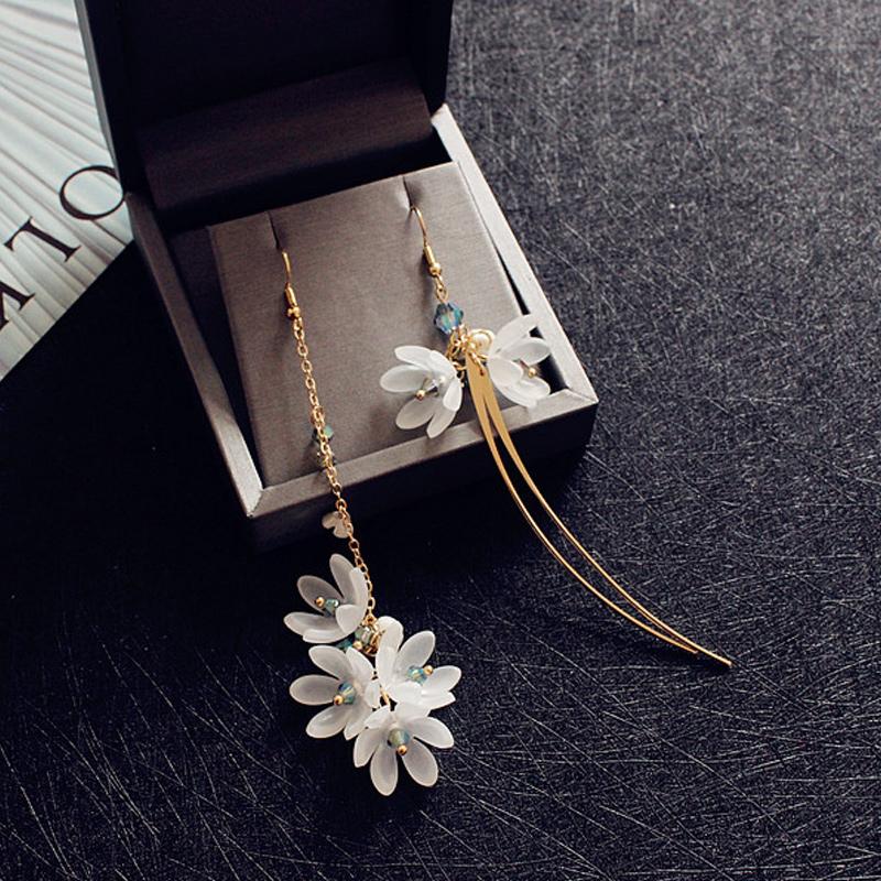 Avtoit | Asymmetrical Flower Earrings