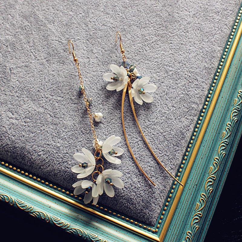 Avtoit | Asymmetrical Flower Earrings