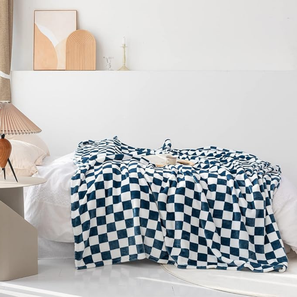Avtoit | Stylish blanket in checkered pattern for your home