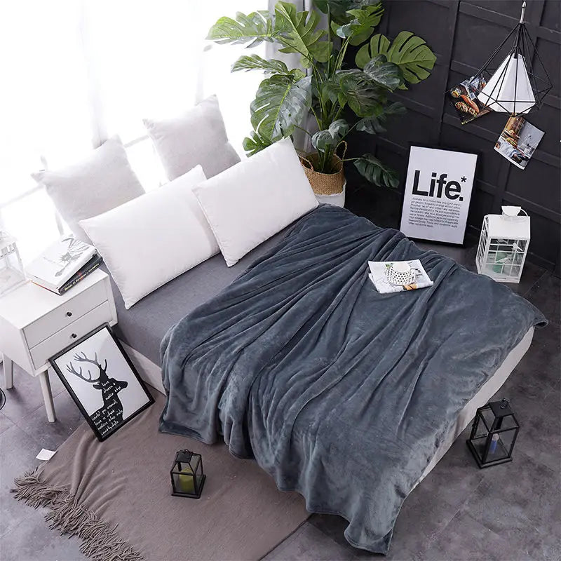 Avtoit | Maxime | Cozy Fleece Blanket for All Seasons - Extra Soft and Warm