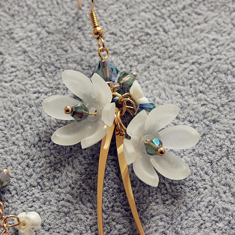Avtoit | Asymmetrical Flower Earrings