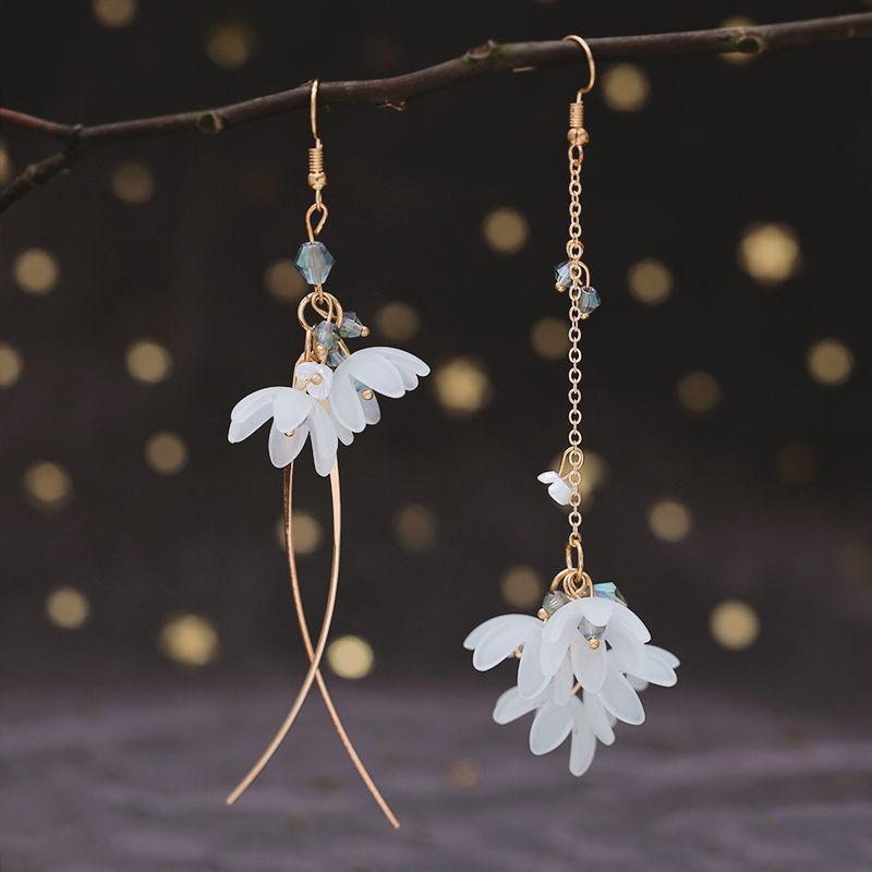 Avtoit | Asymmetrical Flower Earrings