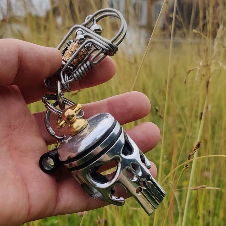 Avtoit | Piston art skull keychain [pendant/flashlight/bottle opener]