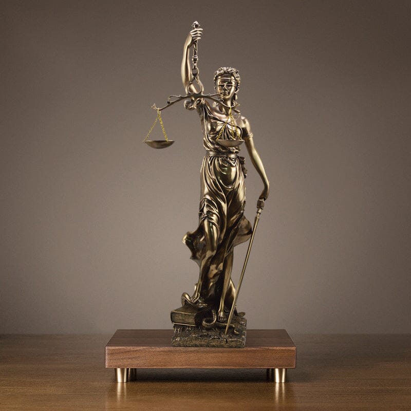 Avtoit | Decoration statue of the goddess of justice