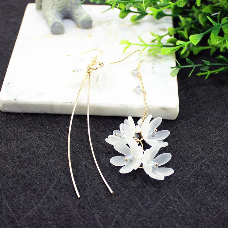 Avtoit | Asymmetrical Flower Earrings