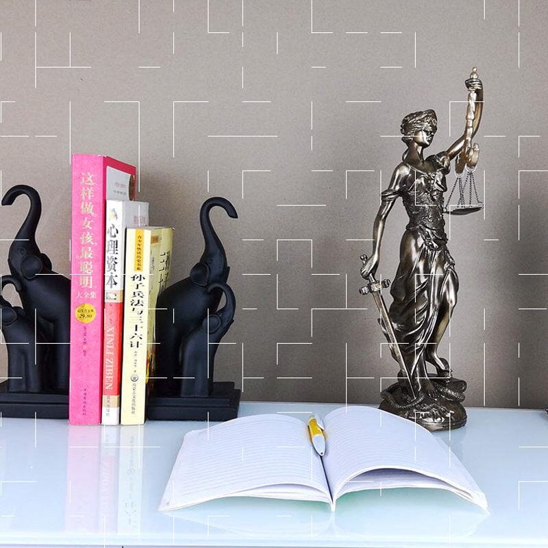 Avtoit | Decoration statue of the goddess of justice