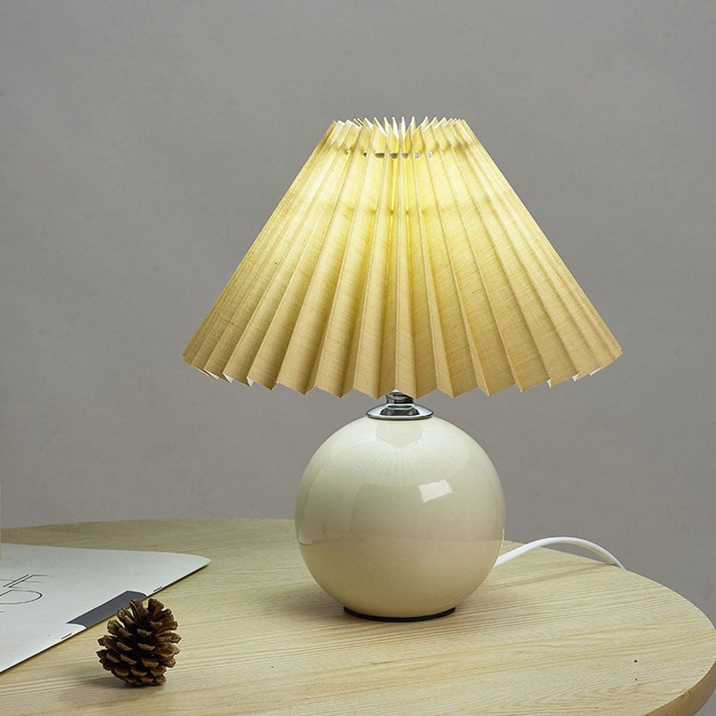 Avtoit | Nordic minimalist 1-light table lamp made of ceramic with pleats