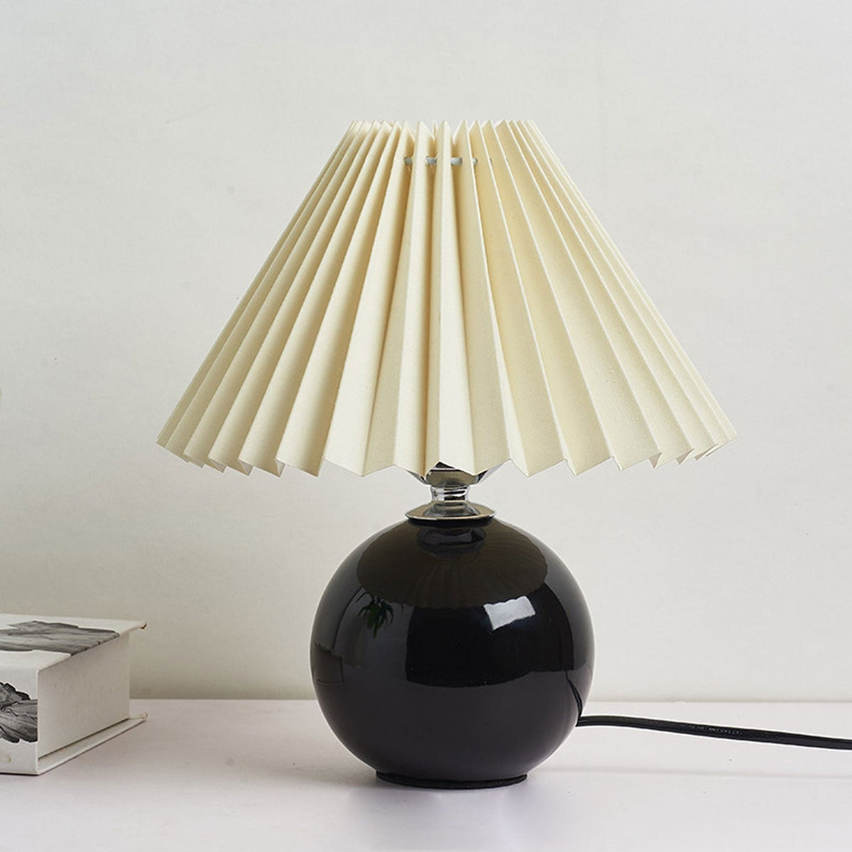 Avtoit | Nordic minimalist 1-light table lamp made of ceramic with pleats