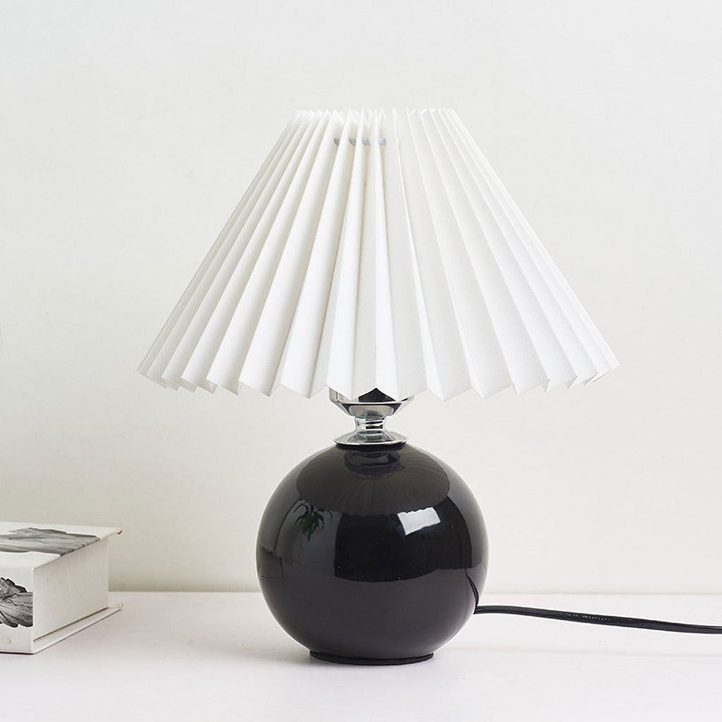 Avtoit | Nordic minimalist 1-light table lamp made of ceramic with pleats