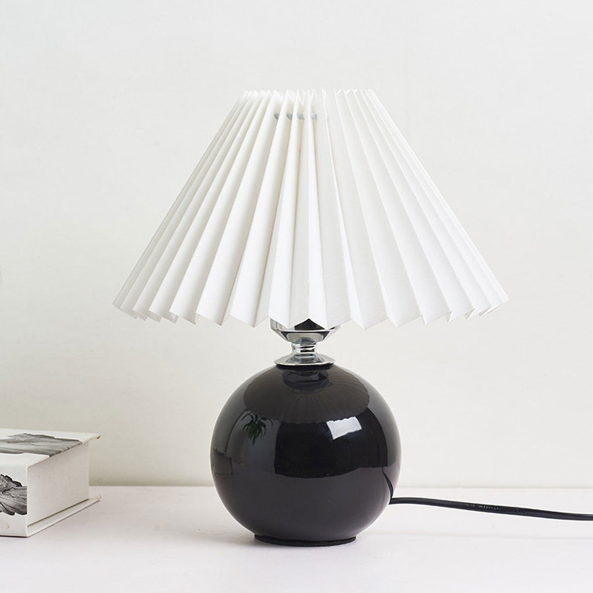Avtoit | Nordic minimalist 1-light table lamp made of ceramic with pleats