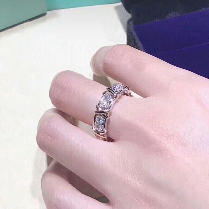 Avtoit | "Sparkle Your Fingertips - Explore Our Ring World"