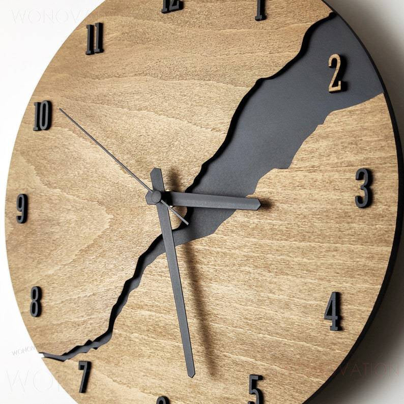 Avtoit | RusticEdge – Unique wall clock with cracked wood surface and rustic elegance