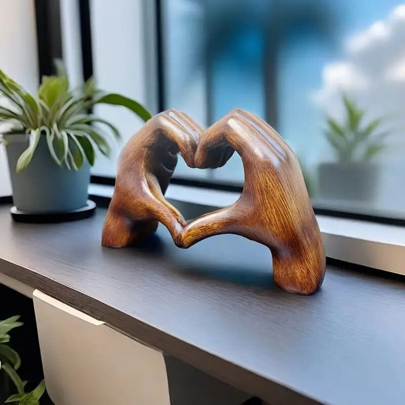 Avtoit | Heart Statue