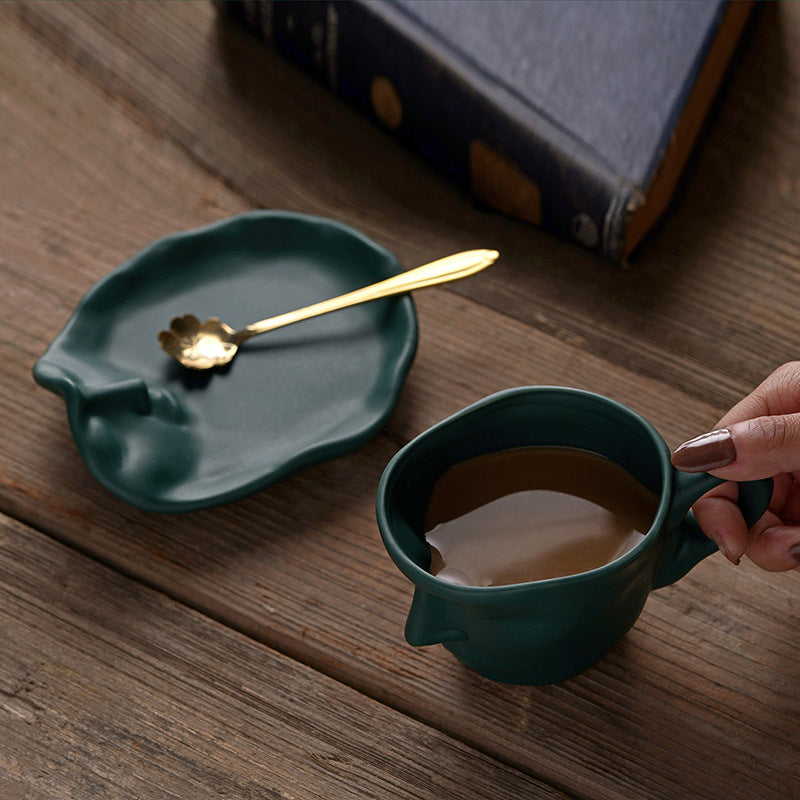 Avtoit | Metal Touching Face Creative Ceramic Kiss Coffee Cup, Artistic Vibe Mug & Saucer Set