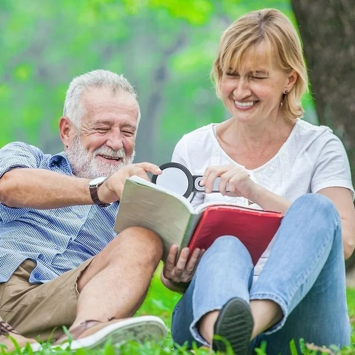 Avtoit | 30x Handheld Magnifying Glass for Seniors - ZoomXpert