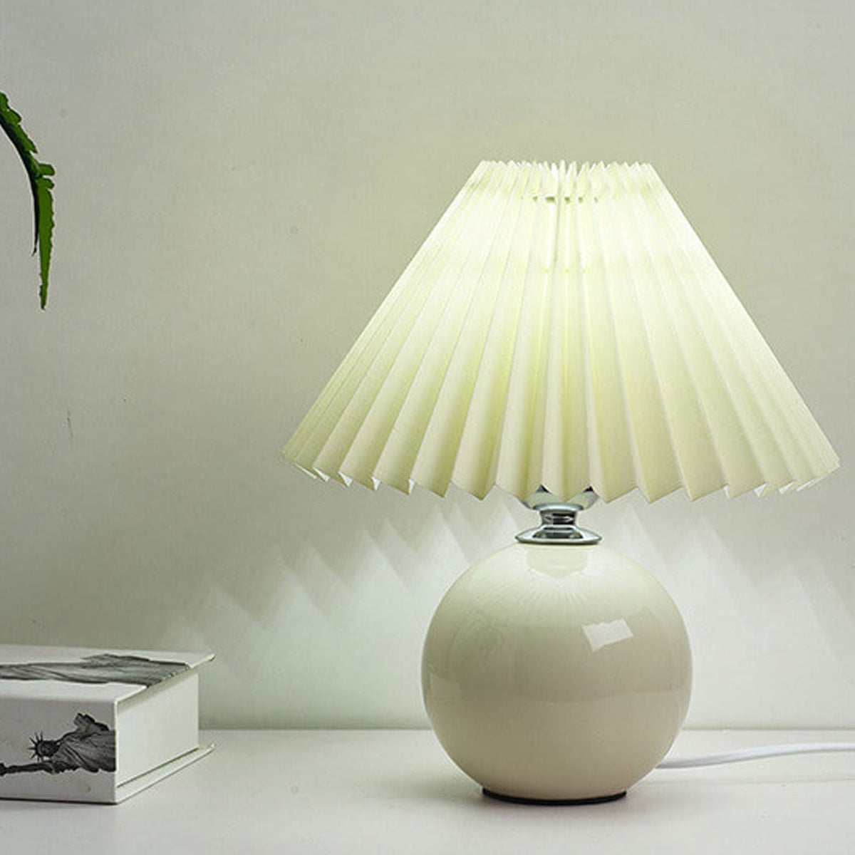Avtoit | Nordic minimalist 1-light table lamp made of ceramic with pleats