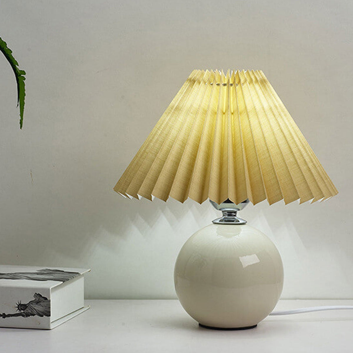 Avtoit | Nordic minimalist 1-light table lamp made of ceramic with pleats