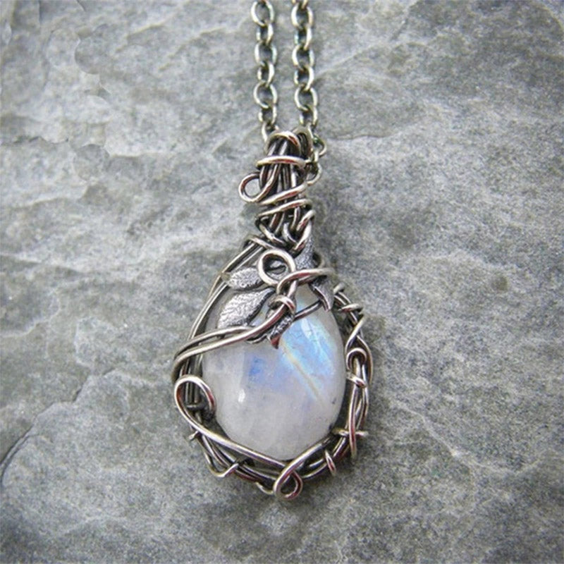 Avtoit | Retro Moonstone Necklace - Selene