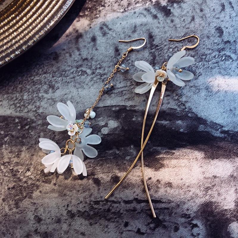 Avtoit | Asymmetrical Flower Earrings