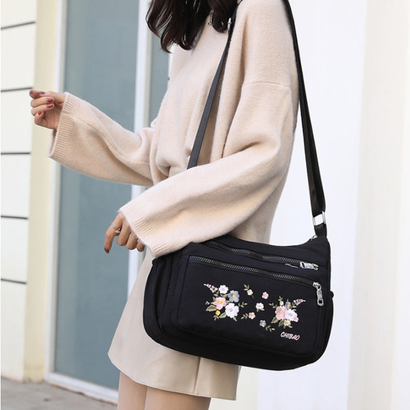 Avtoit | Embroidered Flower Shoulder Bag