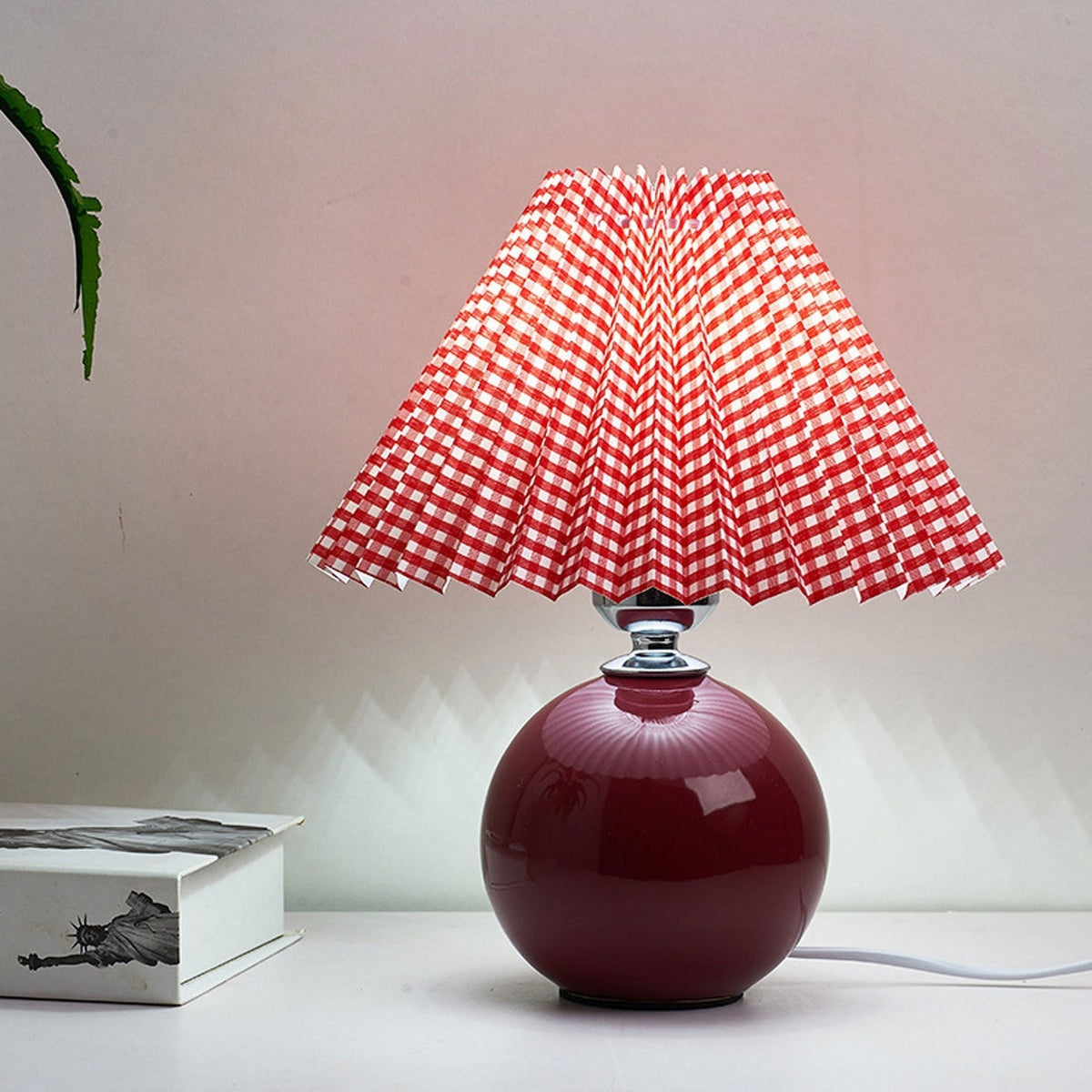 Avtoit | Nordic minimalist 1-light table lamp made of ceramic with pleats