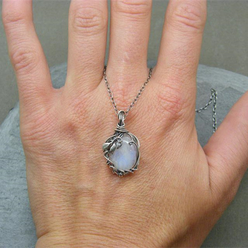 Avtoit | Retro Moonstone Necklace - Selene