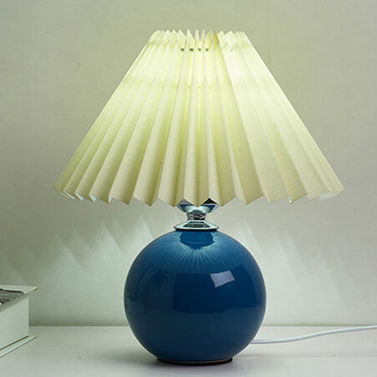 Avtoit | Nordic minimalist 1-light table lamp made of ceramic with pleats