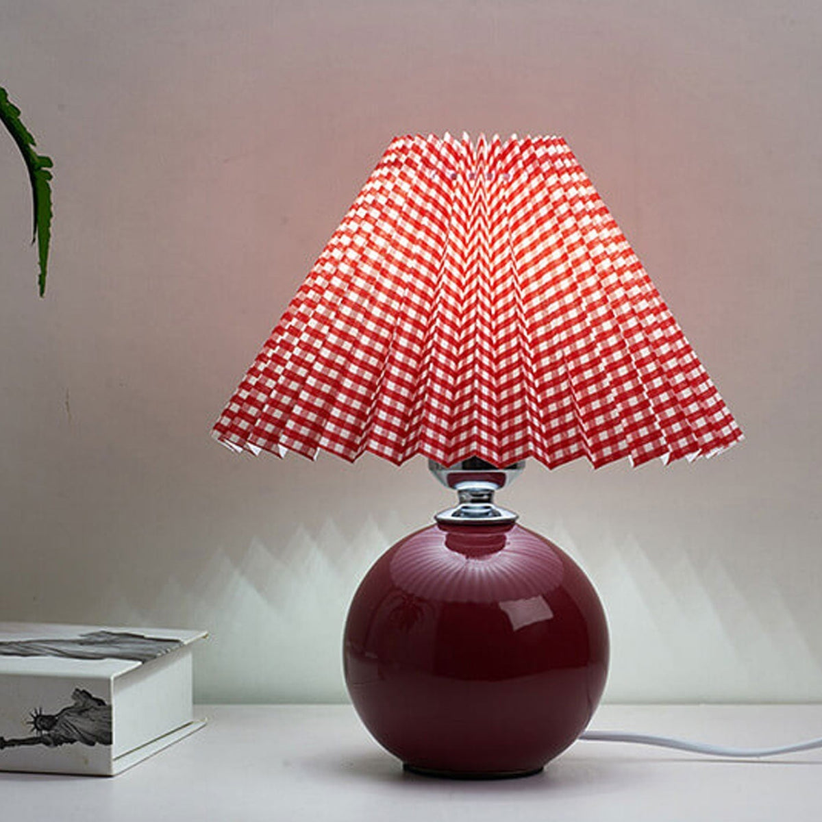 Avtoit | Nordic minimalist 1-light table lamp made of ceramic with pleats
