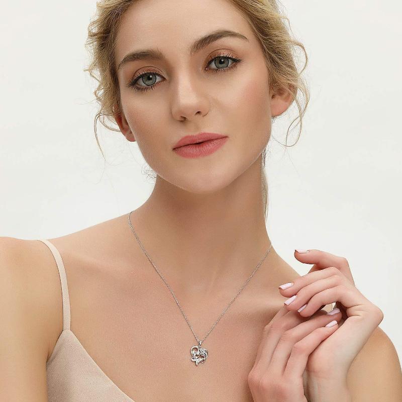 Avtoit | In Her Arms Necklace