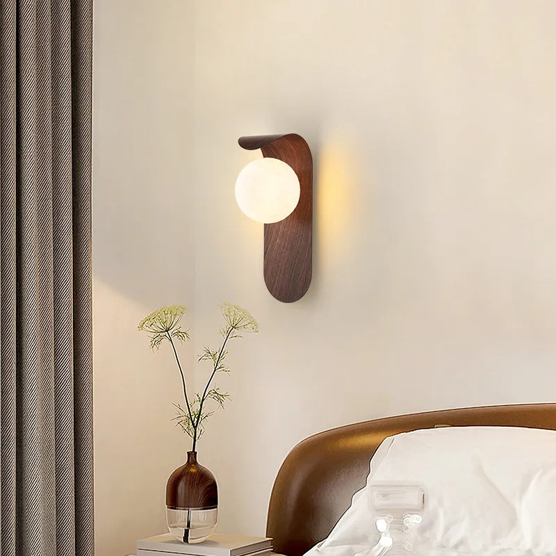 Avtoit | LuxeWood – Chic Walnut Wall Lamp for Unique Ambiances