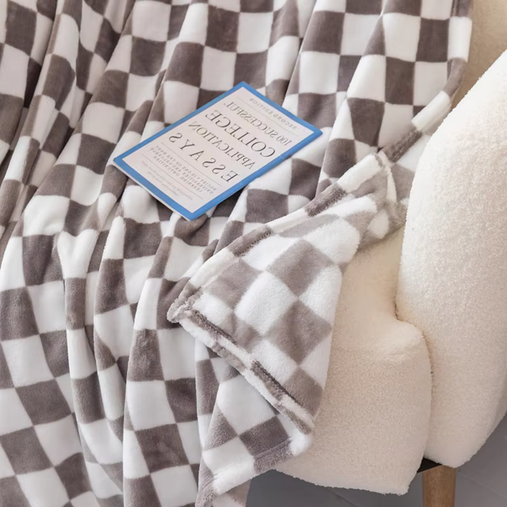 Avtoit | Stylish blanket in checkered pattern for your home