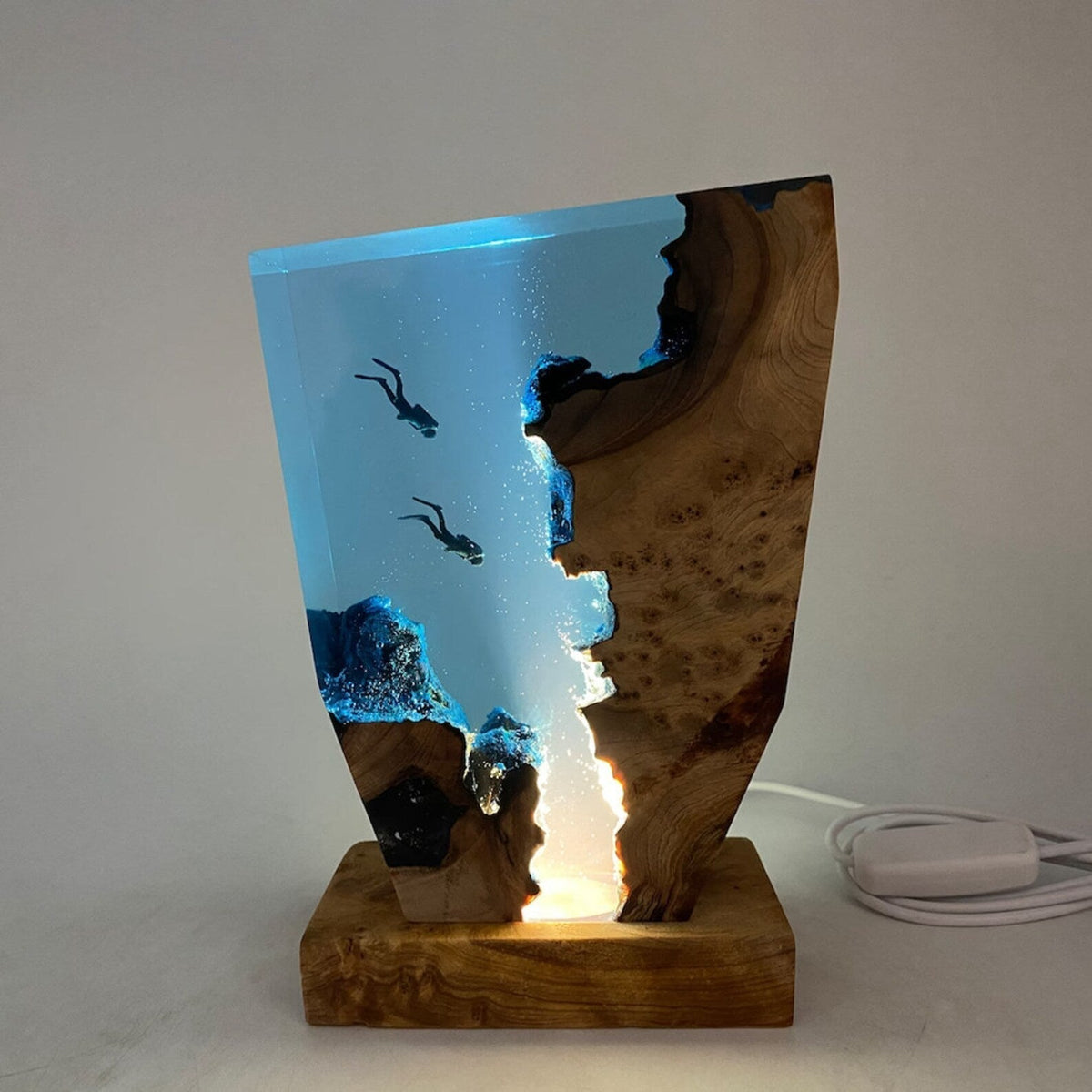 Avtoit | Stylish Ocean Karst Diver Table Lamp for Your Home