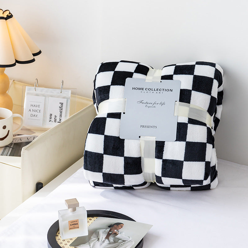 Avtoit | Stylish blanket in checkered pattern for your home