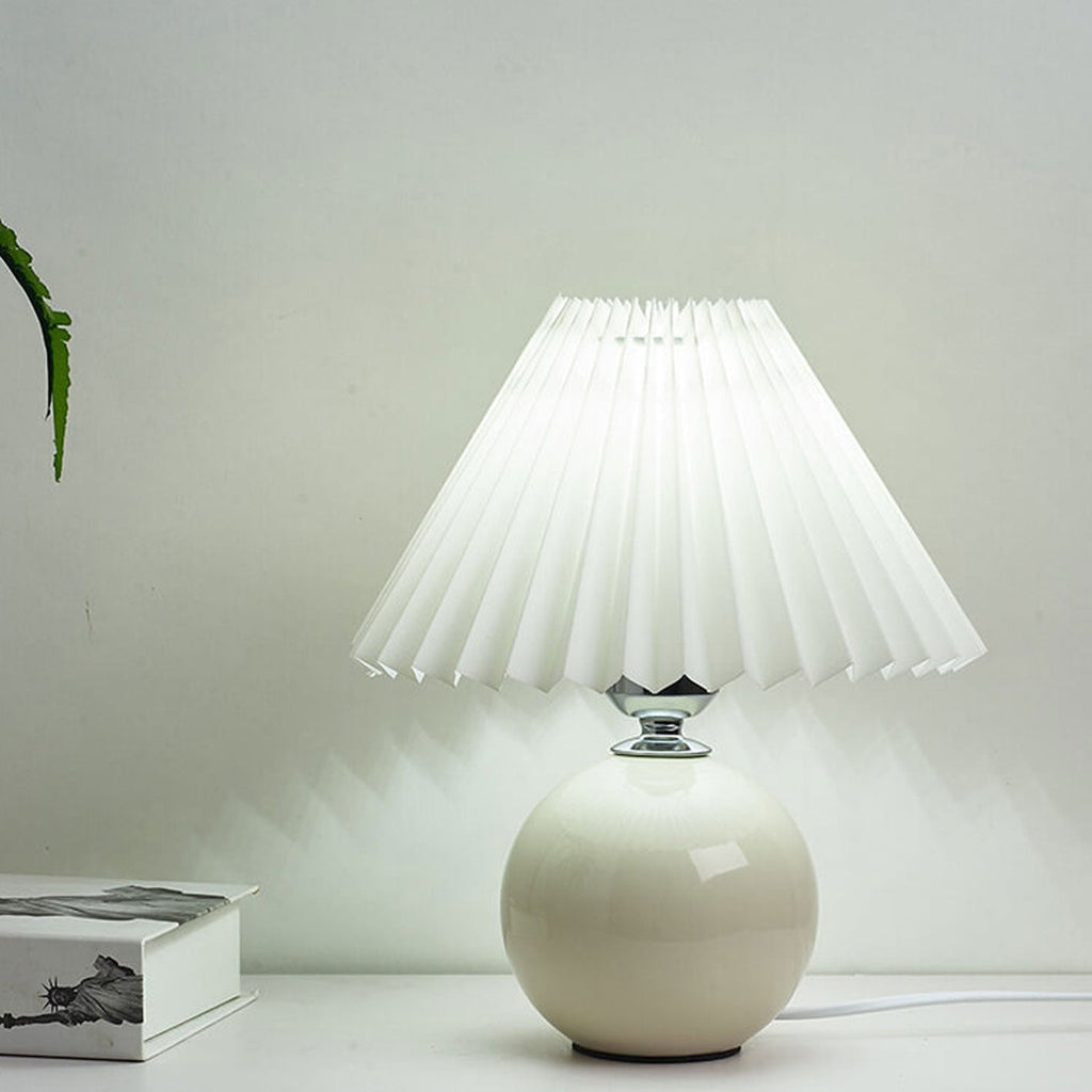 Avtoit | Nordic minimalist 1-light table lamp made of ceramic with pleats
