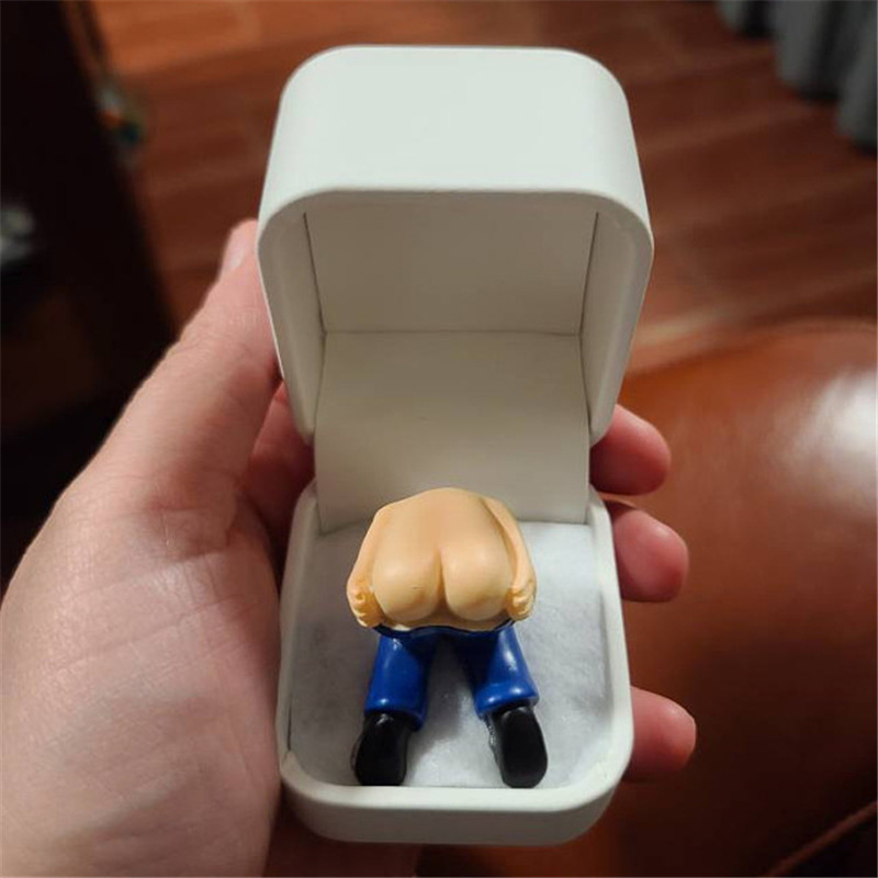 Avtoit | Farting Butt Engagement Ring Box