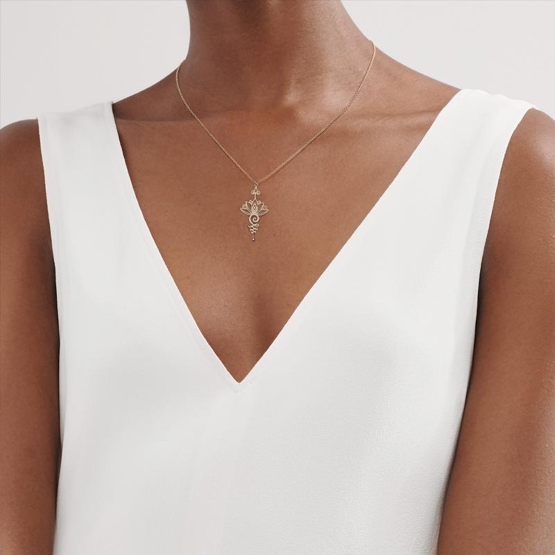 Avtoit | Stylish Lotus Necklace