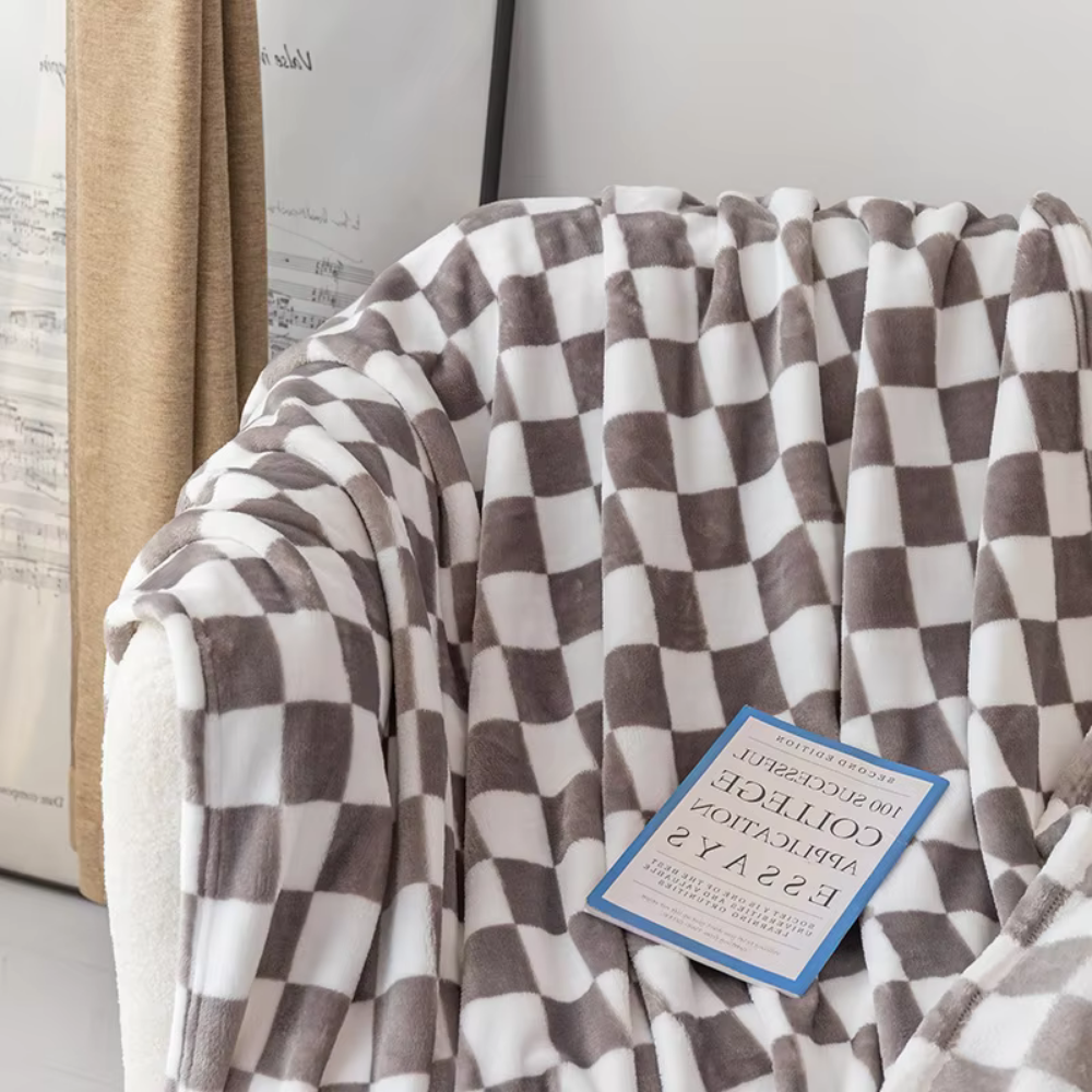 Avtoit | Stylish blanket in checkered pattern for your home