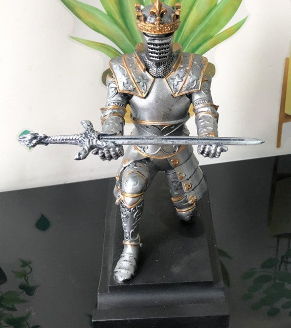 Avtoit | knight pen holder