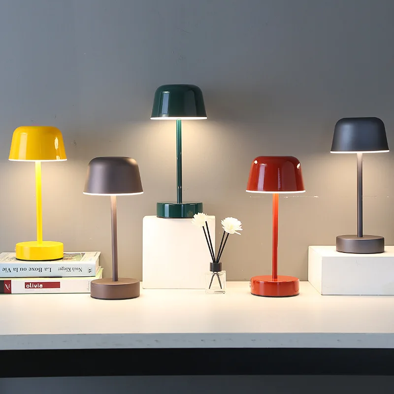 Avtoit | PRISMA PULSE FLARE – Dynamic LED Table Lamp