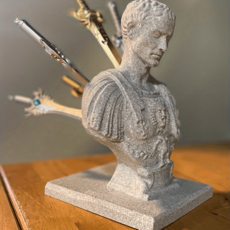Avtoit |  Julius Caesar Desk Pen Holder