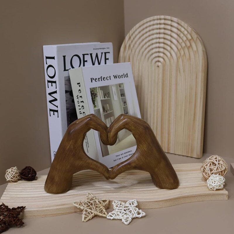 Avtoit | Heart Statue